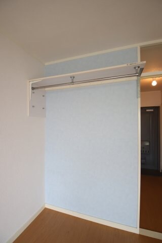 物件内観写真20　(ハンガーパイプ棚)