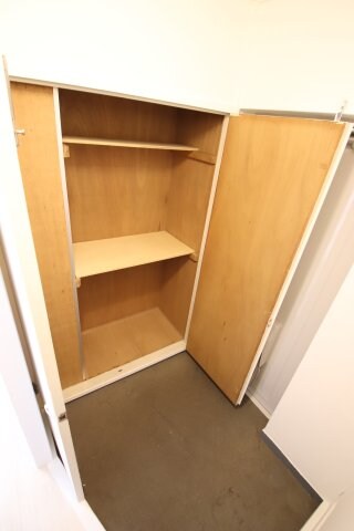物件内観写真8　(玄関収納)