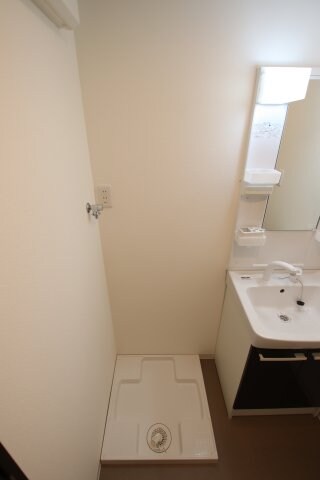 物件内観写真13　(室内洗濯機置場)