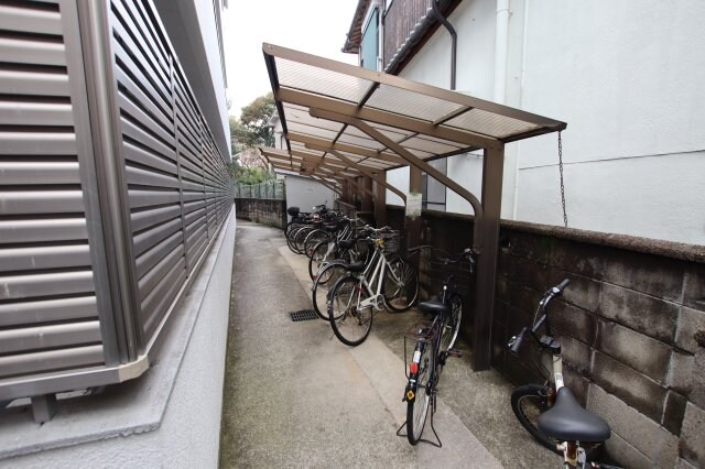 物件内観写真3　(駐輪場)