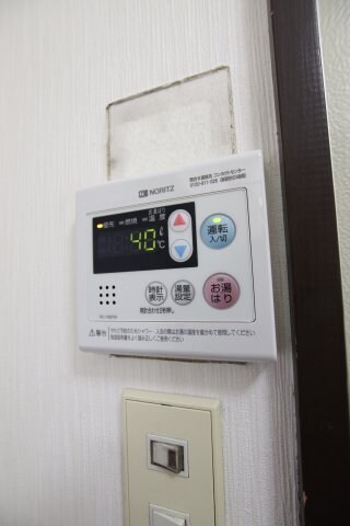 物件内観写真10　(給湯器リモコン)