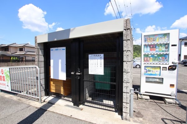 建物設備(敷地内ゴミ捨場)