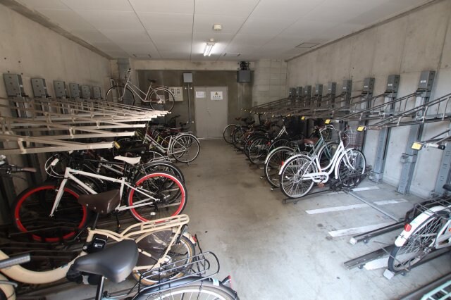物件内観写真4　(駐輪場)