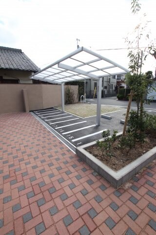 物件内観写真4　(駐輪場)