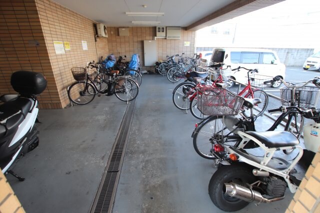 物件内観写真4　(駐輪場)