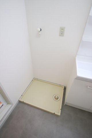 物件内観写真12　(室内洗濯機置場)