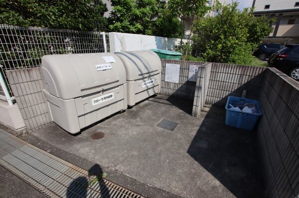 建物設備(敷地内ゴミ捨場)