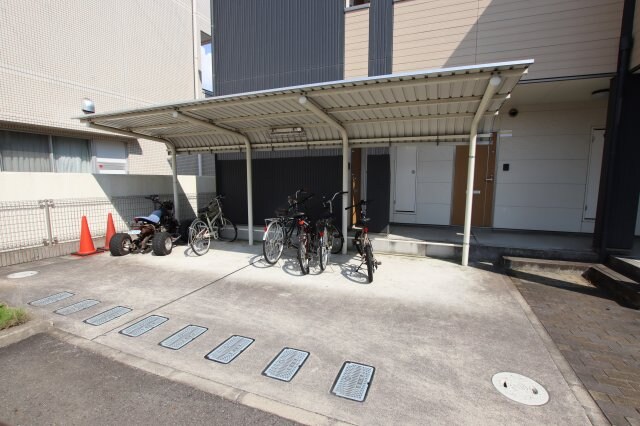 物件内観写真5　(駐輪場)