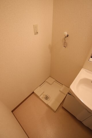 物件内観写真13　(室内洗濯機置場)