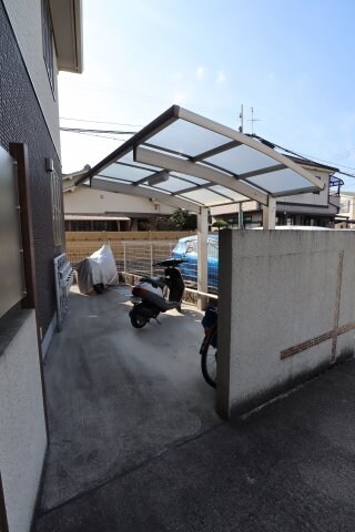 物件内観写真4　(駐輪場)