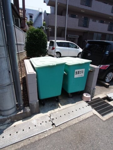 物件内観写真5　(敷地内ゴミ置き場)