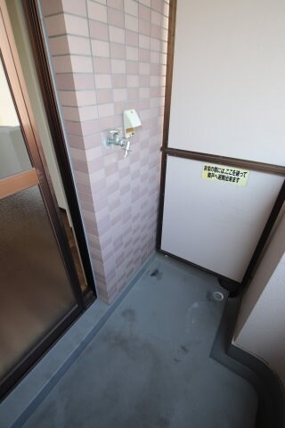 物件内観写真28　(室外洗濯機置場)