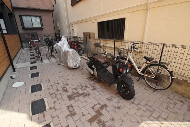 物件内観写真3　(駐輪場)