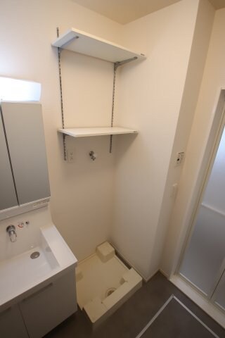 物件内観写真13　(室内洗濯機置場)