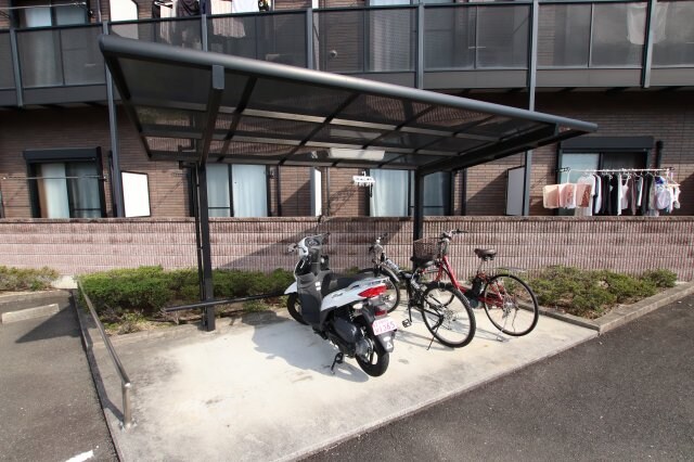 物件内観写真4　(駐輪場)