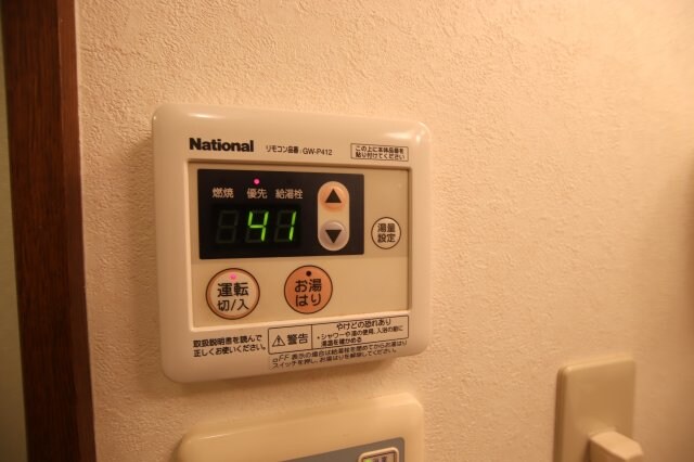 物件内観写真12　(給湯器リモコン)