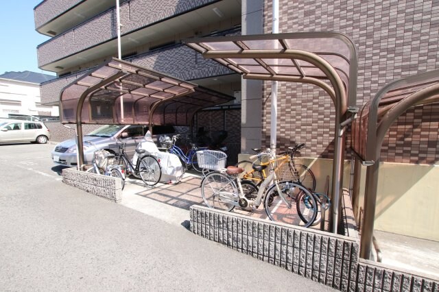 物件内観写真4　(駐輪場)