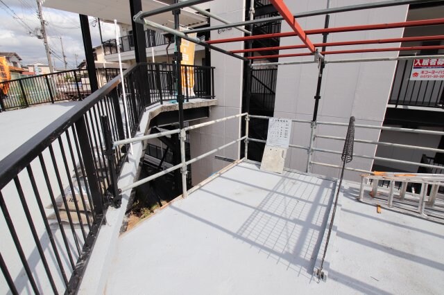 物件内観写真5　(敷地内ゴミ置き場)