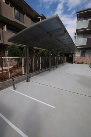 物件内観写真4　(駐輪場)