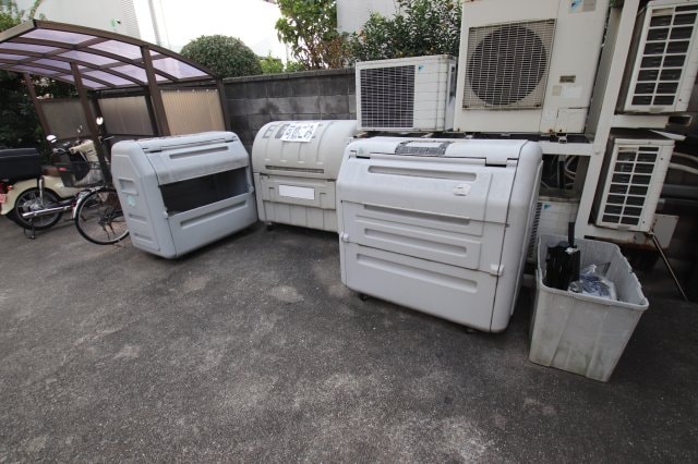 物件内観写真4　(敷地内ゴミ置き場)