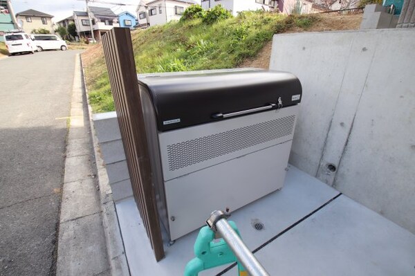 建物設備(敷地内ゴミ捨場)