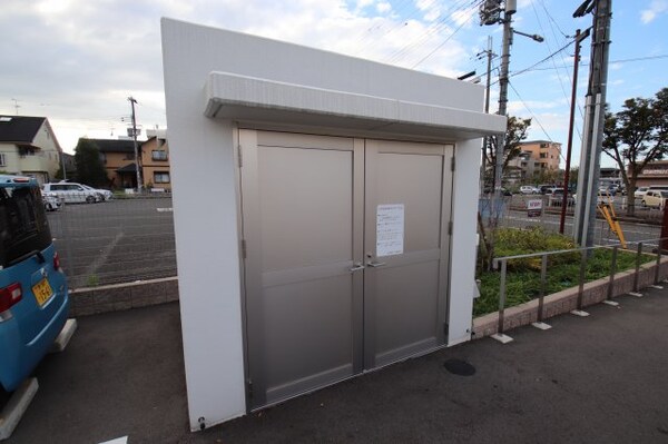 建物設備(敷地内ゴミ捨場)