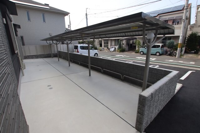 物件内観写真4　(駐輪場)