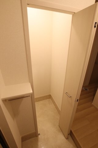 物件内観写真7　(シューズクローク)