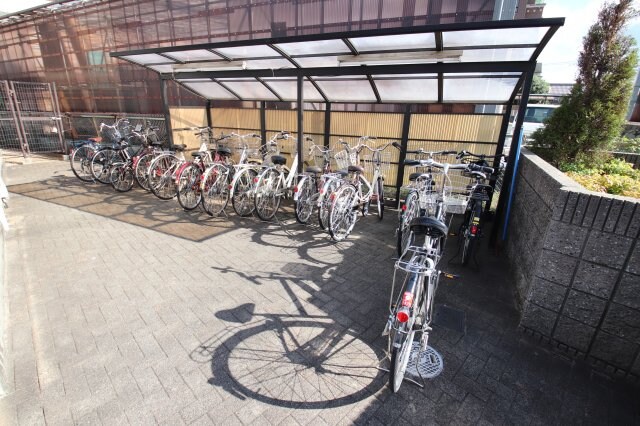 物件内観写真4　(駐輪場)