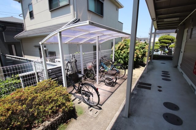 物件内観写真4　(駐輪場)