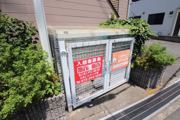 建物設備(敷地内ゴミ捨場)