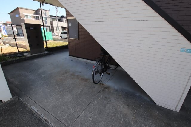 物件内観写真4　(駐輪場)