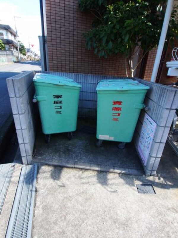 建物設備(敷地内ごみ置き場)