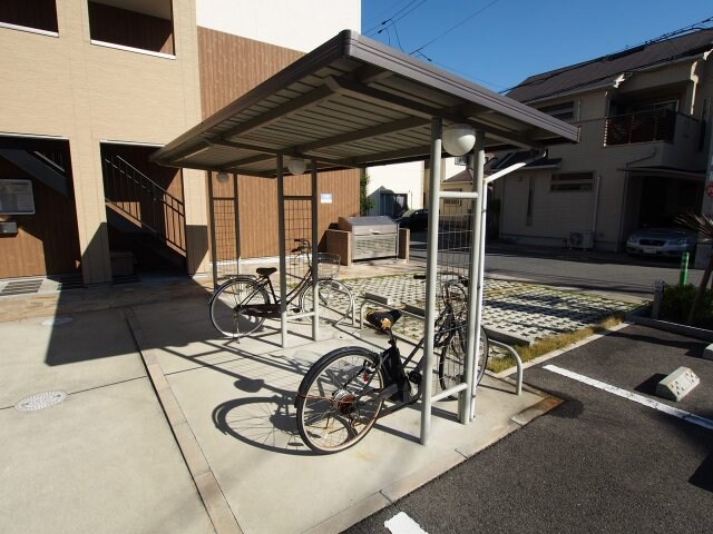 物件内観写真4　(駐輪場)