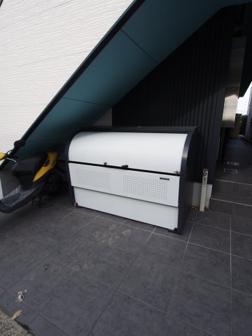 物件内観写真4　(敷地内ゴミ置き場)