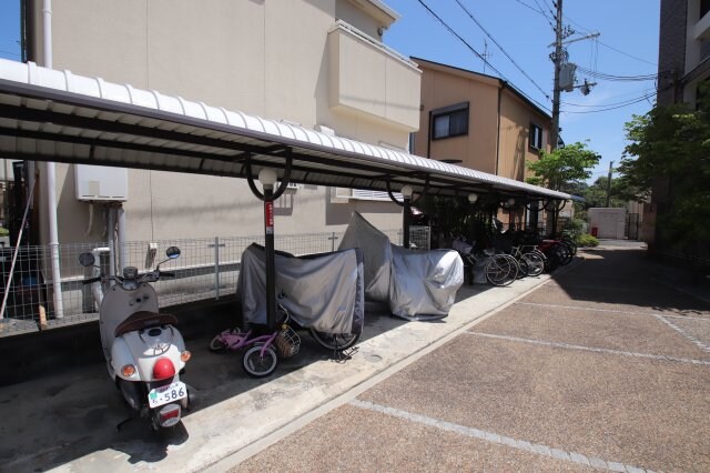 物件内観写真4　(駐輪場)