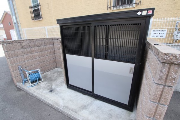 建物設備(敷地内ゴミ捨場)