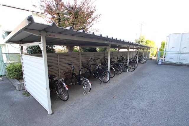 物件内観写真4　(駐輪場)