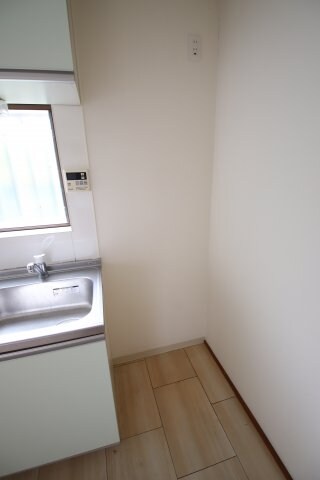 物件内観写真16　(冷蔵庫置場)