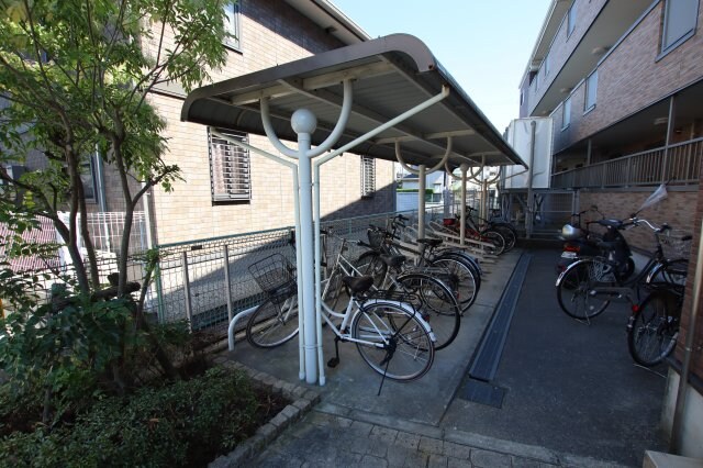 物件内観写真4　(駐輪場)