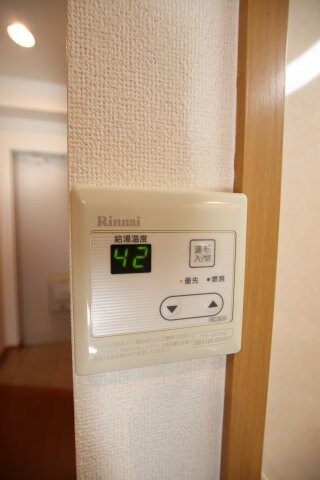 物件内観写真21　(給湯器リモコン)