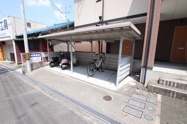 物件内観写真4　(駐輪場)