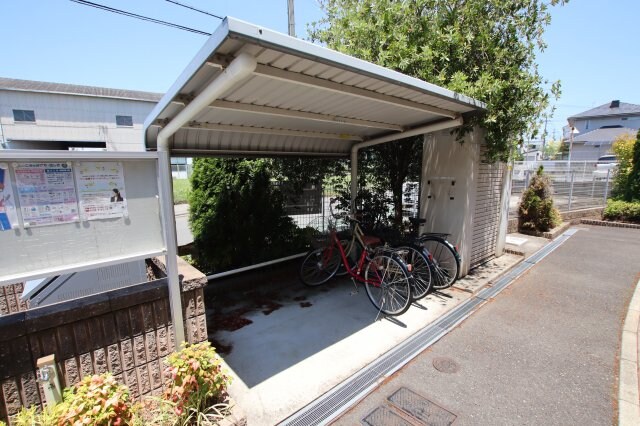 物件内観写真4　(駐輪場)