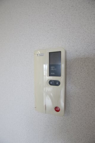 物件内観写真24　(給湯器リモコン)