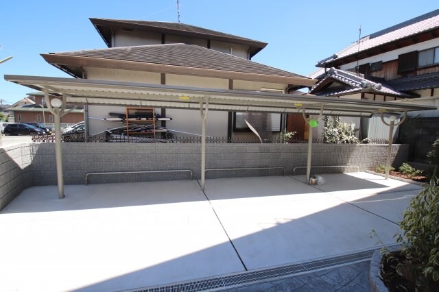 物件内観写真4　(駐輪場)