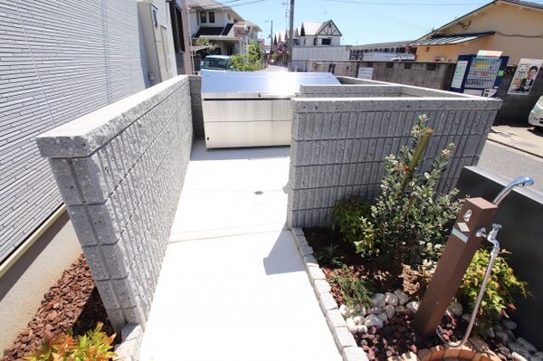 建物設備(敷地内ゴミ置き場)