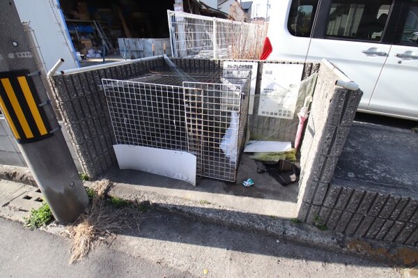 建物設備(敷地内ゴミ捨場)