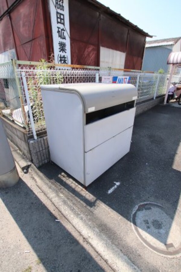 建物設備(敷地内ゴミ捨場)