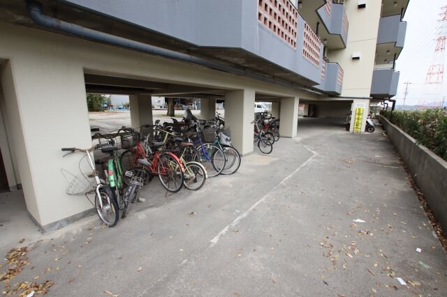 物件内観写真4　(駐輪場)