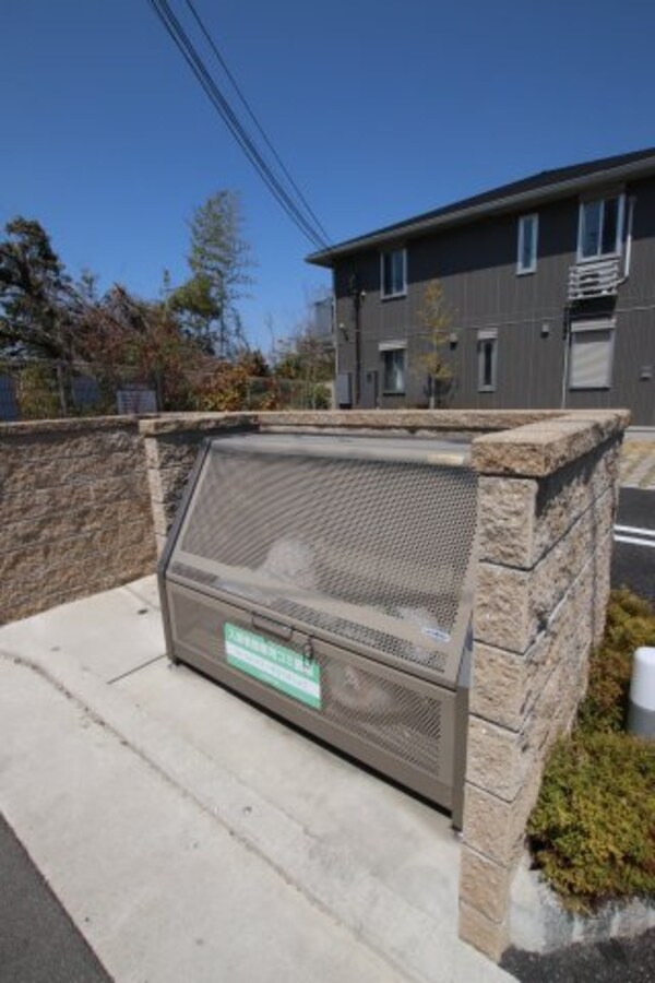 建物設備(敷地内ゴミ捨場)